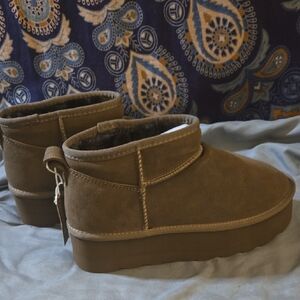 Cushionaire Sz 10 Wide Suede Boot